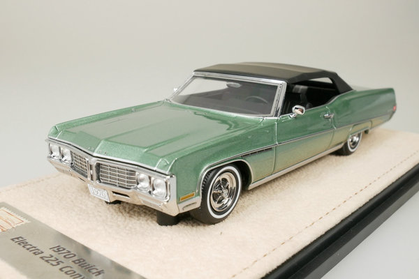 Buick Electra 225 convertible softtop 1970 - Stamp 1/43